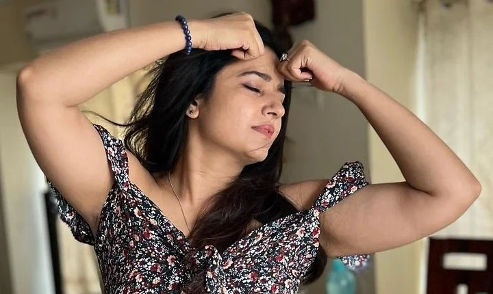 வாவ்... வயசானாலும் செம கியூட் தான் நீங்க... குட்டியூண்டு கௌனில் கும்முனு போஸ் கொடுத்த பூனம் பாஜ்வா!