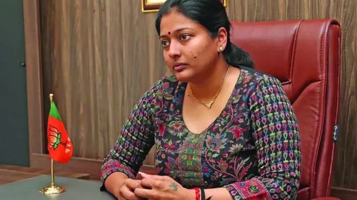 காயத்ரி ரகுராம்