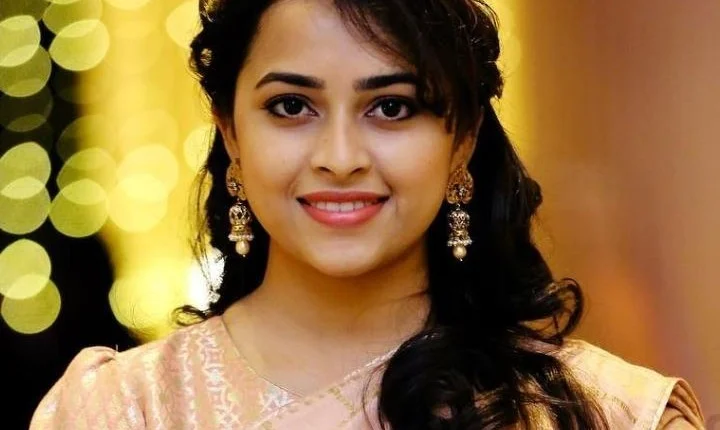 போதை தலைக்கேறி இரவு பார்ட்டியில் மானத்தை இழந்த ஸ்ரீ திவ்யா!