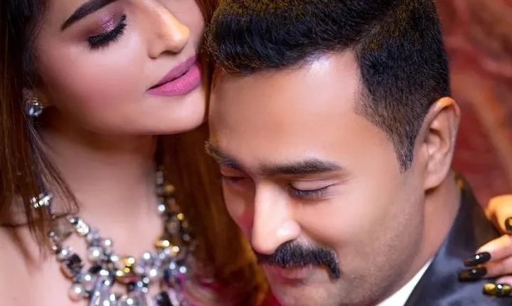 என்னது நாங்க விவாகரத்து பண்றோமோ? கணவருடன் ரொமான்டிக் போட்டோ ஷூட் நடத்திய சினேகா!