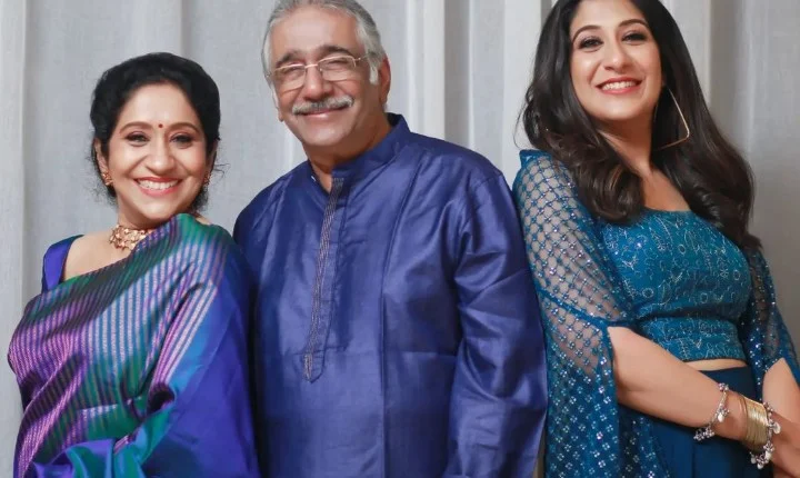 பேமிலி போட்டோ ஷூட் நடத்திய பாடகி ஸ்வேதா மோகன் - லேட்டஸ்ட் ஸ்டில்ஸ்!