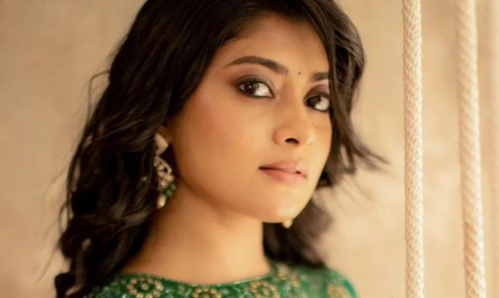 அழகூரில் பூத்தவளே... அம்மு அபிராமியின் லேட்டஸ்ட் போட்டோவுக்கு அள்ளும் லைக்ஸ்!