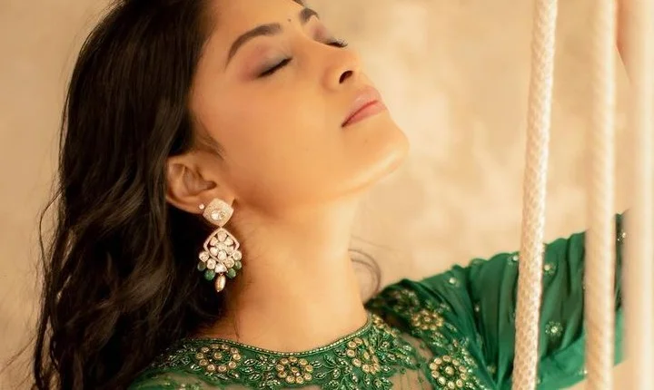 அழகூரில் பூத்தவளே... அம்மு அபிராமியின் லேட்டஸ்ட் போட்டோவுக்கு அள்ளும் லைக்ஸ்!