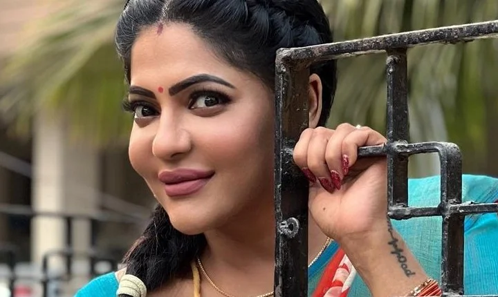 நடிகை ரேஷ்மா பசுபலேடியின் லேட்டஸ்ட் போட்டோஸ்!