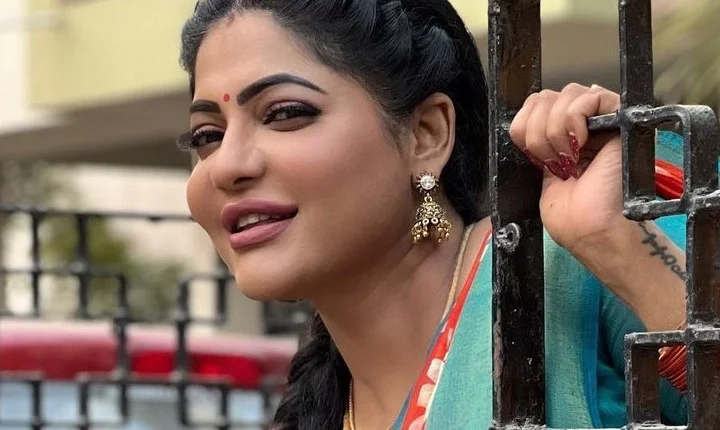 நடிகை ரேஷ்மா பசுபலேடியின் லேட்டஸ்ட் போட்டோஸ்!