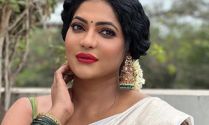 நாட்டு முரட்டு லவ்லி கட்டை... ரேஷ்மாவை ரசித்துத்தள்ளும் நெட்டிசன்ஸ்!