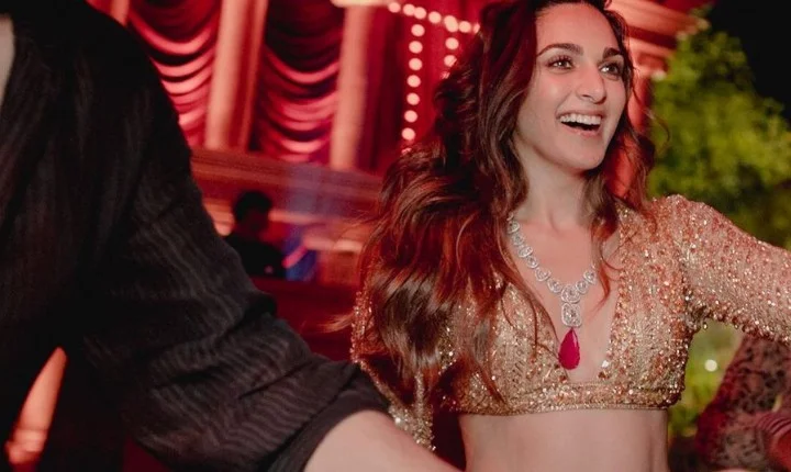 புதுமண தம்பதி கியாரா அத்வானி - சித்தார்த் மல்ஹோத்ராவின் பியுட்டிபுல் போட்டோஸ்!