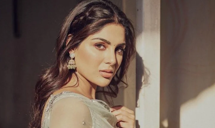 வாத்தி நடிகை சம்யுக்தா வெளியிட்ட லேட்டஸ்ட் போட்டோஸ்!