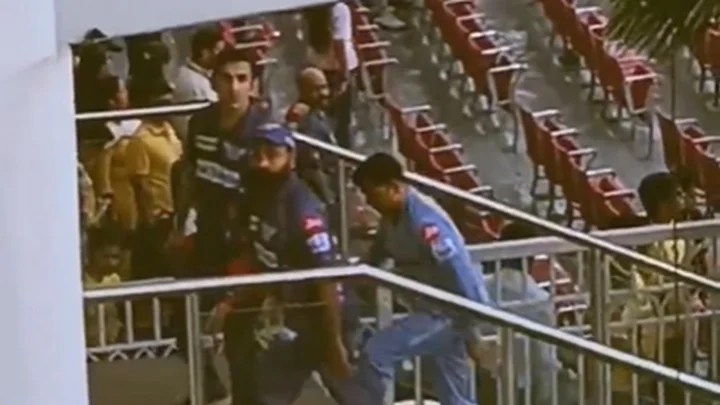 எரியுற தீயில எண்ணெய ஊத்திட்டானுங்க.. கம்பீர் அருகே கோலி கோலி எனக் கத்திய ரசிகர்கள்!