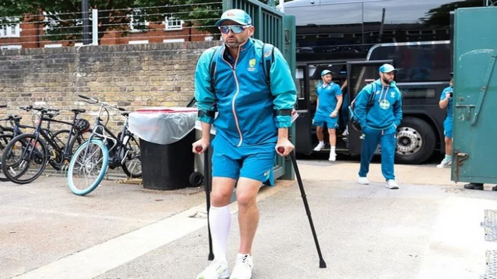 ஊன்றுகோல் உதவியோடு நடக்கும் நாதன் லயன்… ஆஸி அணிக்கு பெரும் பின்னடைவு!