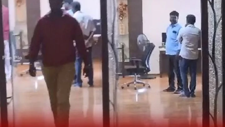 அதிக வட்டி தருவதாக கூறி பல கோடி மோசடி.. நியோ மேக்ஸ் நிறுவனத்தில் சோதனை..!