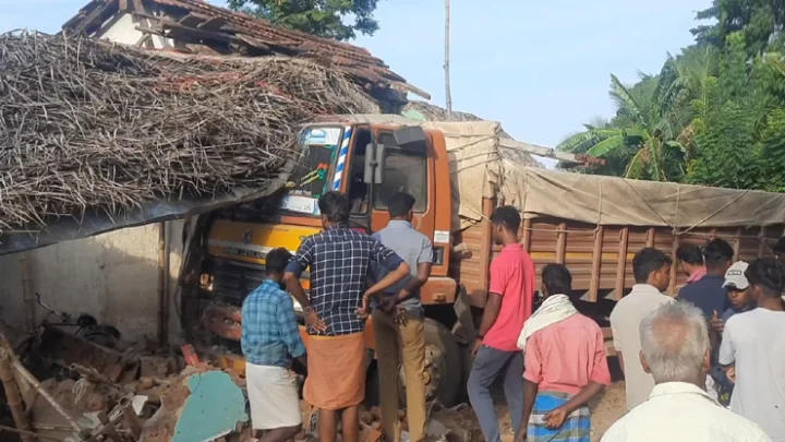 திருவாரூரில் வீட்டிற்குள் புகுந்த லாரி.. ஏற்கனவே இதேபோல் 2 முறை புகுந்ததாக தகவல்..!