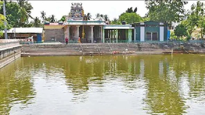 இந்த கோவிலின் குளத்தில் மூழ்கி எழுந்தால் குழந்தை பேறு கிடைக்கும்..!