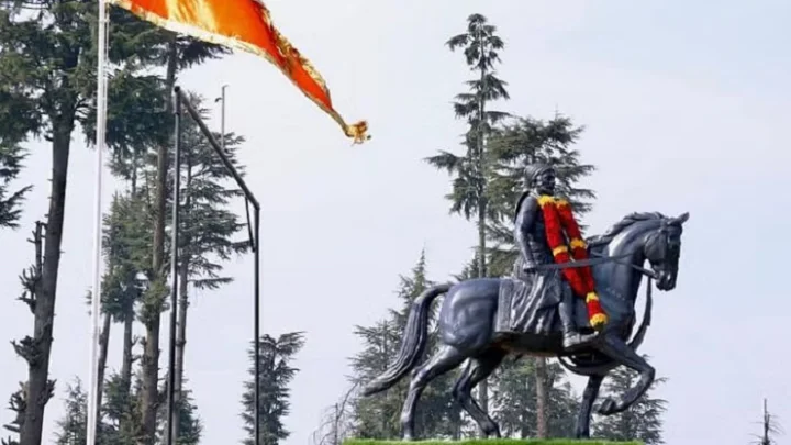 சத்ரபதி சிவாஜி சிலையை திறக்க வந்த அமைச்சர் மீது கல்வீச்சு.. கோவாவில் பதட்டம்..!