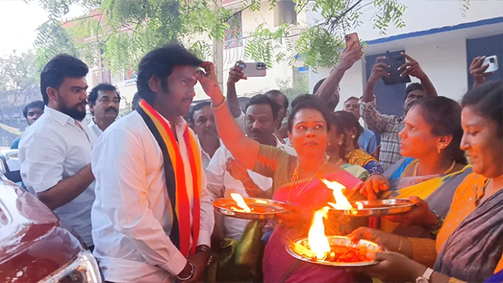 ராதிகா என்னை மகனே என்று அழைத்தில் தவறில்லை-விஜய பிரபாகரன்!