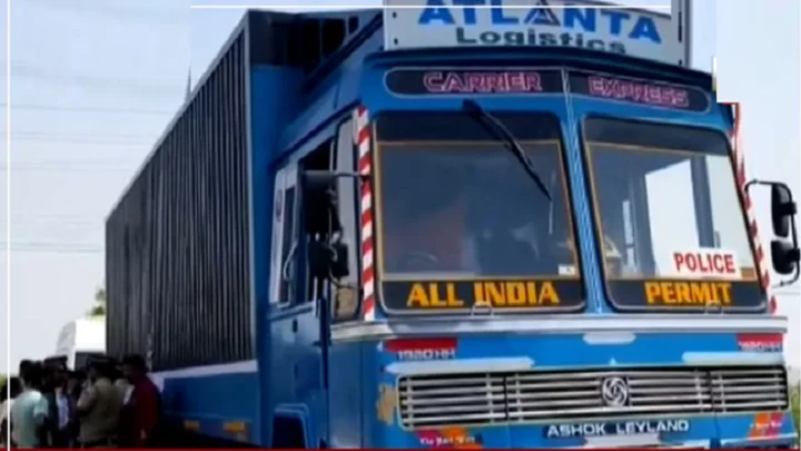ரூ.2,000 கோடி பணத்துடன் சென்ற 4 கண்டெய்னர்கள்.. ஆந்திராவில் பிடிபட்டதால் பரபரப்பு..!