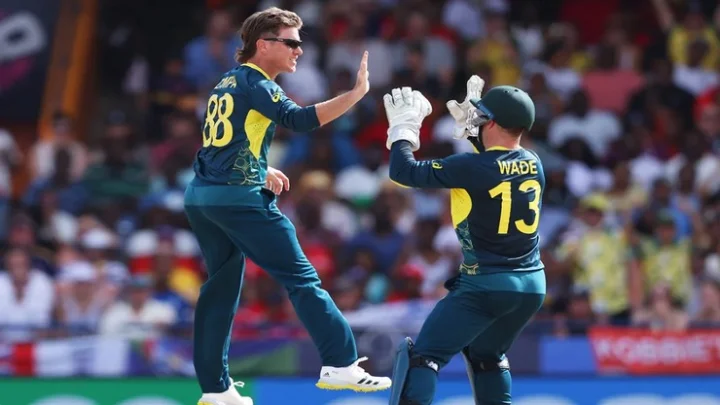 உலகக் கோப்பை தொடரின் முதல் 200+ ஸ்கோர்… இங்கிலாந்தை வீழ்த்திய ஆஸ்திரேலியா!