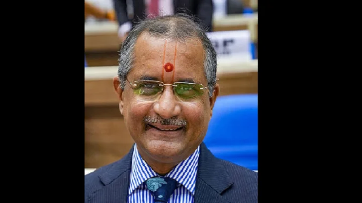 யு.பி.எஸ்.சி. தலைவர் மனோஜ் சோனி திடீர் ராஜினாமா! பதவிக்காலம் முடியும் முன் எடுத்த முடிவு..!