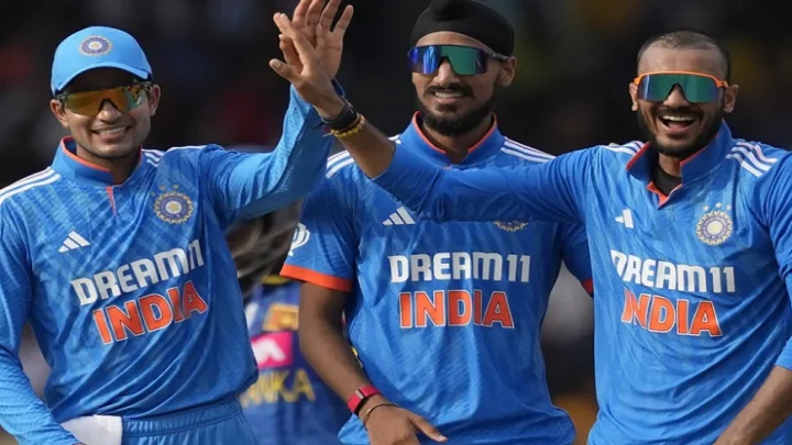 2வது ஒருநாள் கிரிக்கெட்: முதல் பந்திலேயே விக்கெட் எடுத்த சிராஜ்.. இலங்கை ஸ்கோர்..!