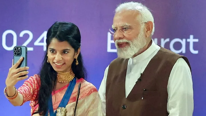 மைதிலி தாக்கூர்