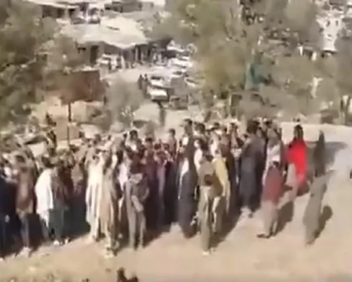 13 பேரை கொன்ற குற்றவாளி.. 80,000 பேர் முன்னிலையில்  மரண தண்டனை நிறைவேற்றம்! சுட்டுக்கொன்ற சிறுவன்..!