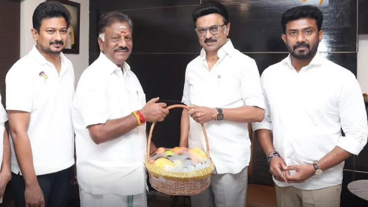 ஓபிஎஸ் திமுகவில் இணைந்தது துரோகம்: அதிமுக கடும் தாக்குதல்!