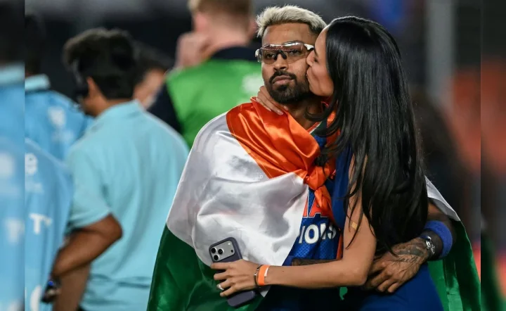 தேசிய கொடியை அவமதித்தாரா ஹர்திக் பாண்டியா? கைதாக வாய்ப்பு என தகவல்..!