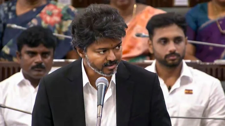 എഐഎഡിഎംകെയിൽ പൊട്ടിത്തെറി, വിജയെ പിന്തുണച്ച എംഎൽഎമാരെ അയോഗ്യരാക്കാൻ നീക്കം