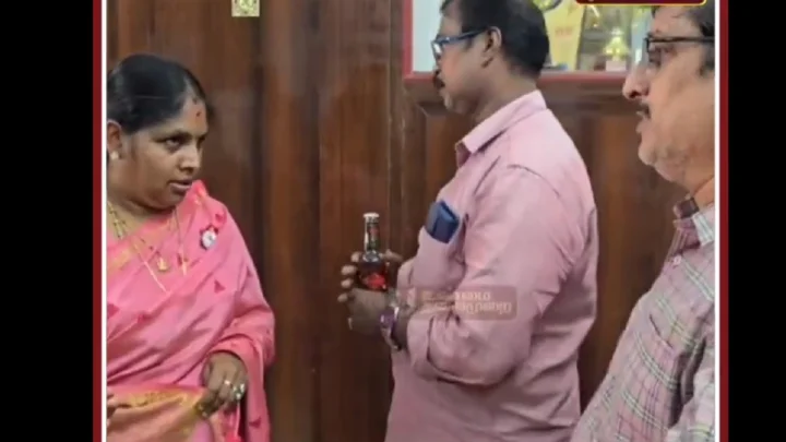 அரசு பள்ளி ஷோகேஸில் பீர் பாட்டில்.. ஆய்வுக்கு சென்ற எம்.எல்.ஏ அதிர்ச்சி..