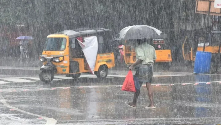5 மாவட்டங்களில் 3 நாள் கனமழை பெய்யும்!.. வானிலை மையம் அப்டேட்!...