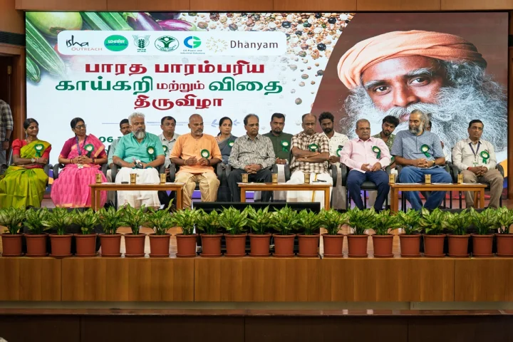 சத்குருவின் மண் காப்போம் இயக்கம் சார்பில் 6 மாநில விவசாயிகளுக்கு  விதை பாதுகாவலர் விருதுகள்