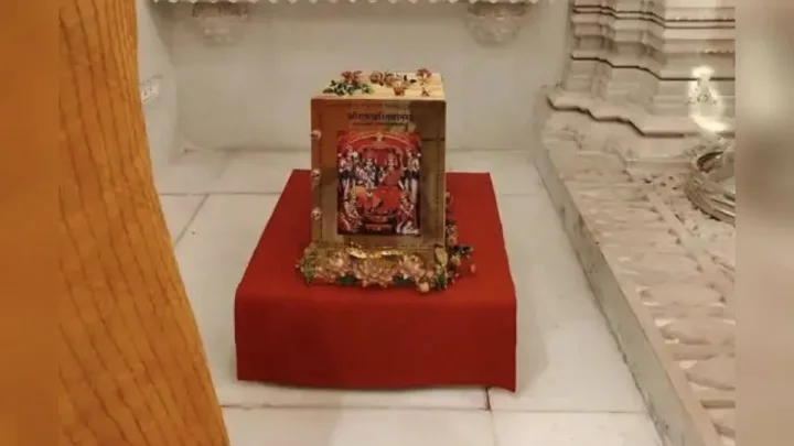 ரூ. 5 கோடி மதிப்புள்ள தங்க முலாம் பூசப்பட்ட  புனித நூல் திருட்டு.. என்ன நடக்குது அயோத்தி ராமர் கோவிலில்?