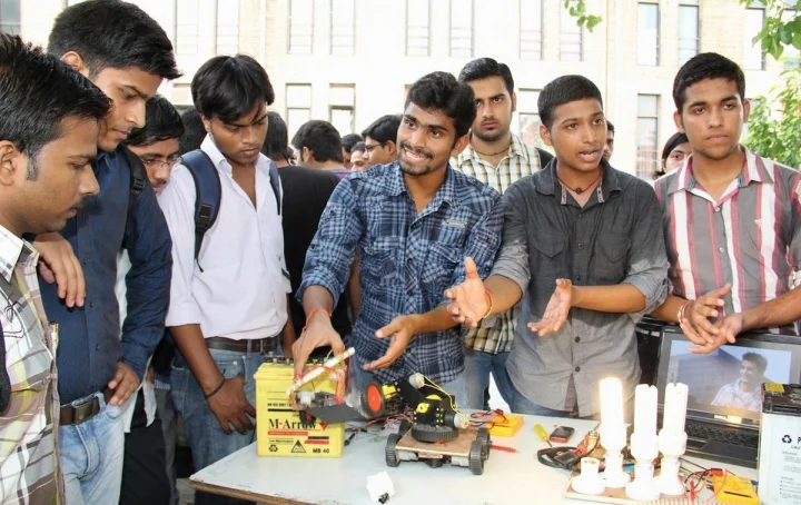 நாடு முழுவதும் 58 இன்ஜினியரிங் காலேஜை இழுத்து மூடியாச்சி!.. முக்கிய அறிவிப்பு...