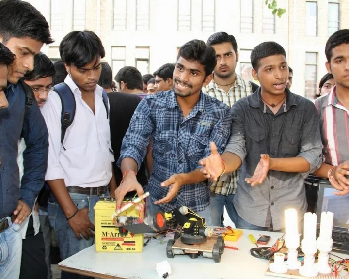 நாடு முழுவதும் 58 இன்ஜினியரிங் காலேஜை இழுத்து மூடியாச்சி!.. முக்கிய அறிவிப்பு...