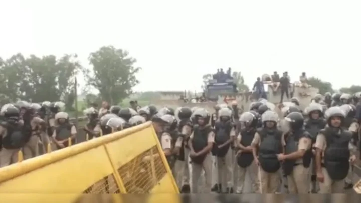 மீண்டும் பஞ்சாப் விவசாயிகள் போராட்டம்.. டெல்லி நோக்கி செல்ல முயன்றபோது தடுத்து நிறுத்தம்..