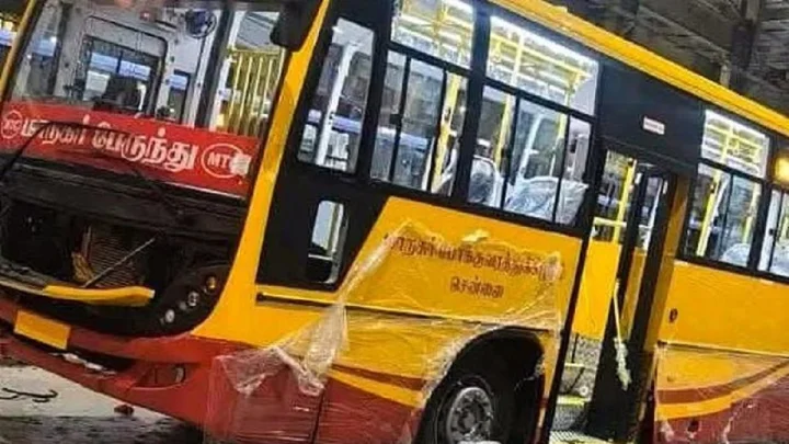 புதிய பேருந்துகளுக்கு தவெக கொடி கலரா? சமூக வலைத்தளங்களில் விவாதம்...