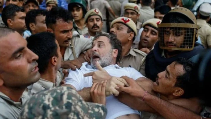 டெல்லியில் ராகுல் காந்தி, பிரியங்கா காந்தி கைது.. தவெக கடும் கண்டனம்...!