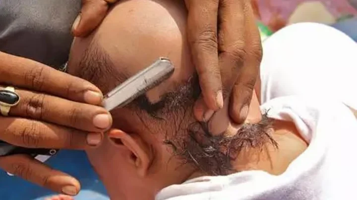 மொட்டை அடித்தால் ரூ.15,000 ஊக்கத் தொகை  —  அத்தூரில்  தாசில்தார் பெயரில் வினோத மோசடி