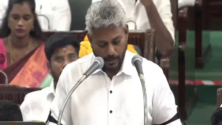 ஒன்றரை மணி நேரமாக பட்ஜெட் வாசிக்கும் நிதியமைச்சர் மரிய வில்சன்.. ஒரு சச்சரவு இல்லாமல் அமைதியாக இருக்கும் உதயநிதி..