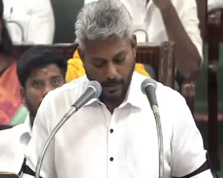 ஒன்றரை மணி நேரமாக பட்ஜெட் வாசிக்கும் நிதியமைச்சர் மரிய வில்சன்.. ஒரு சச்சரவு இல்லாமல் அமைதியாக இருக்கும் உதயநிதி..