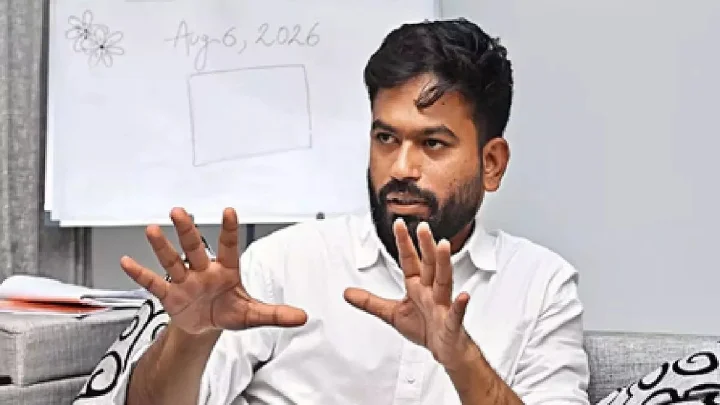 ஒரே ஒரு நாள் அமைச்சர்கள் தங்கள் குழந்தைகளை கிராமப்புற பள்ளிக்கு அனுப்பி பாருங்கள்: கரப்பான்பூச்சி ஜனதா கட்சி