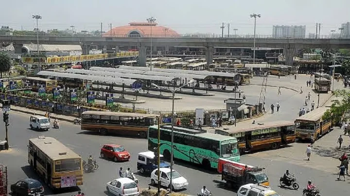 மீண்டும் கோயம்பேடு பேருந்து நிலையத்தில் ஆம்னி பேருந்துகள் இயக்கமா? முதல்வரின் முடிவு என்ன?