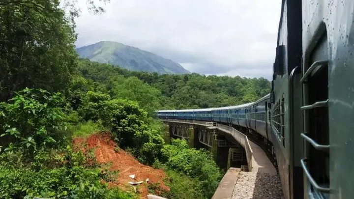 மேற்கு தொடர்ச்சி மலையை ரசிக்க ஒரு வாய்ப்பு!.. விஸ்டாடோம் கோச் அறிமுகம்!...