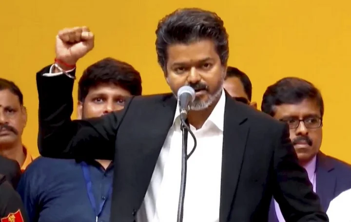 மாணவர்களுக்கு இலவசம்!. விஜய் அலுவலகத்தில் கல்வி உபகரணங்கள்!.. அதிரடி அறிவிப்பு...