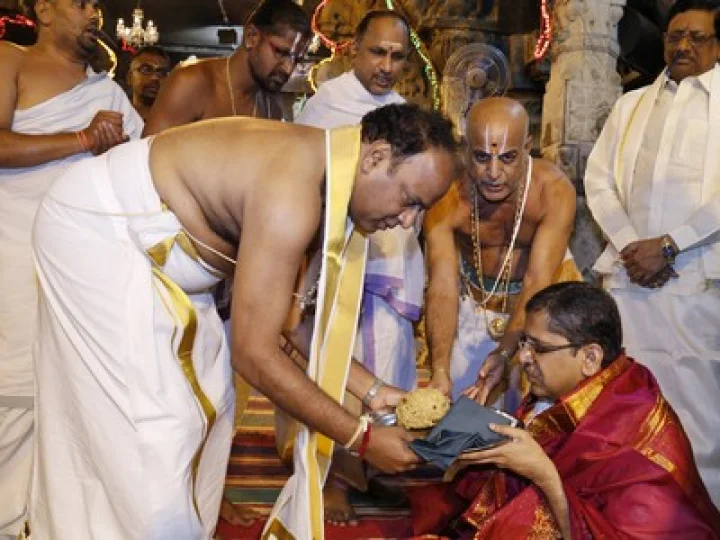 విఐపి దర్శనాలలో టిటిడి రికార్డు... 2474 మందికే అనుమతించిన అధికారులు