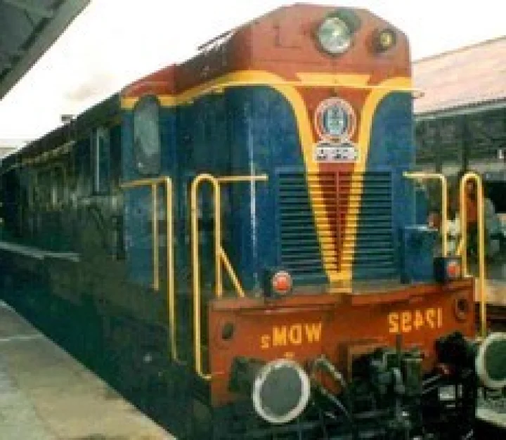 నేడు లోక్‌సభ ముందుకు రైల్వే బడ్జెట్!