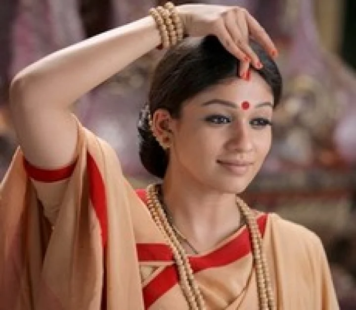 నొసటన బొట్టెందుకు పెట్టుకోవాలి? ఏ వేలితో పెట్టుకోవాలో తెలుసా?