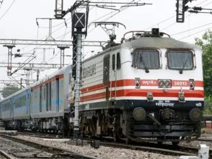 రైల్వే ఆదాయం : రూపాయిలో 94 పైసలు ఖర్చులకే!