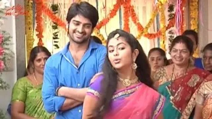 లక్ష్మీరావే మా ఇంటికి రివ్యూ: ప్రేమించిన అమ్మాయిని ఇంటికి తీసుకురావాలనుకునే..!