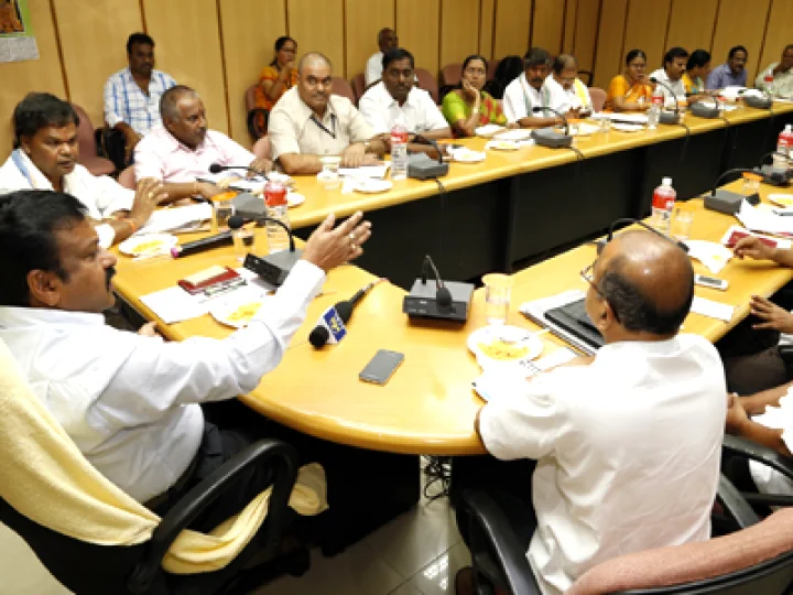 వైకుంఠా ఏకాదశి ఏర్పాట్లలో రాజీ పడొద్దు : టీటీడీ జేఈవో